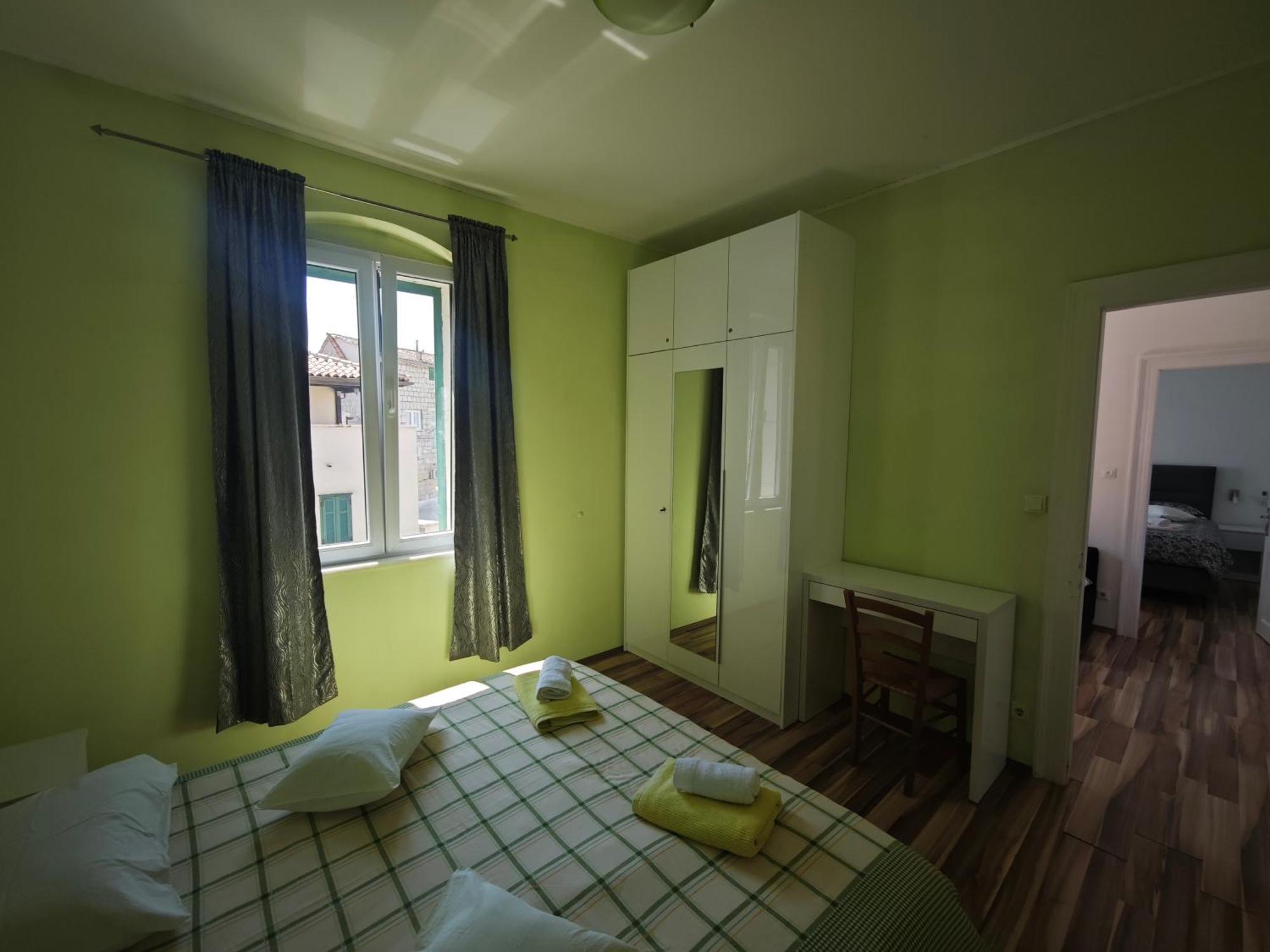 Apartment Central Old Town With Private Indoor Garage Parking Split Exterior photo
