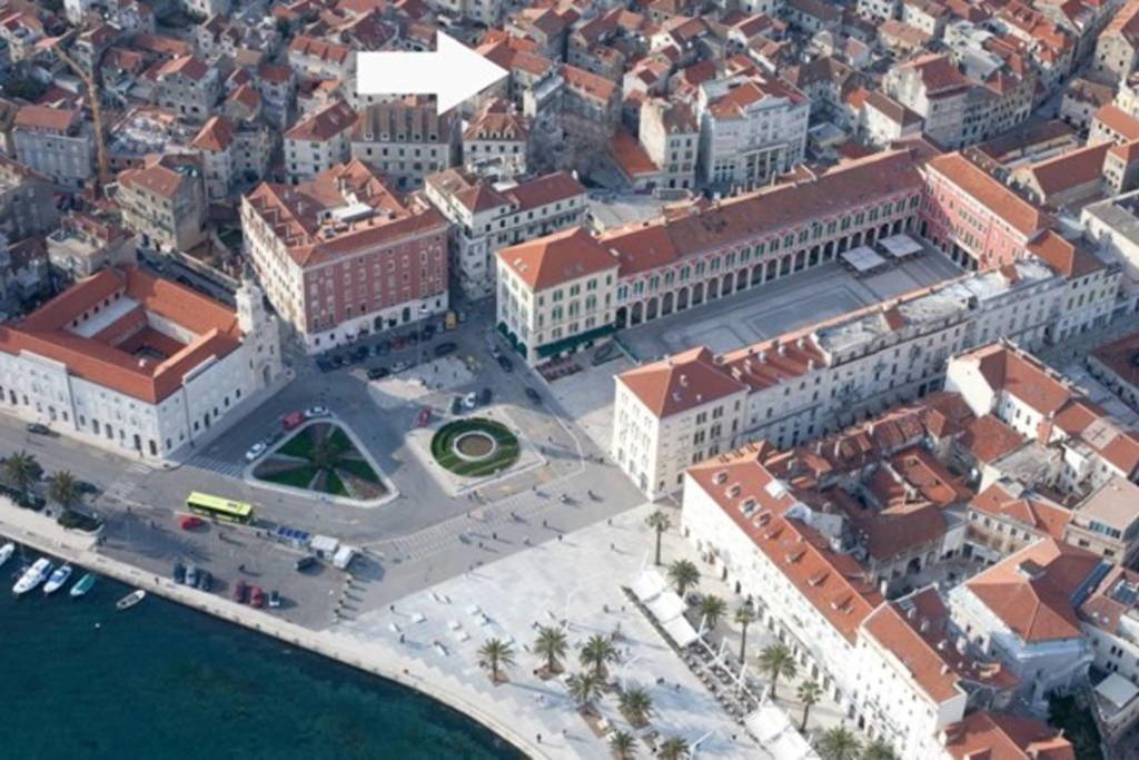 Apartment Central Old Town With Private Indoor Garage Parking Split Exterior photo