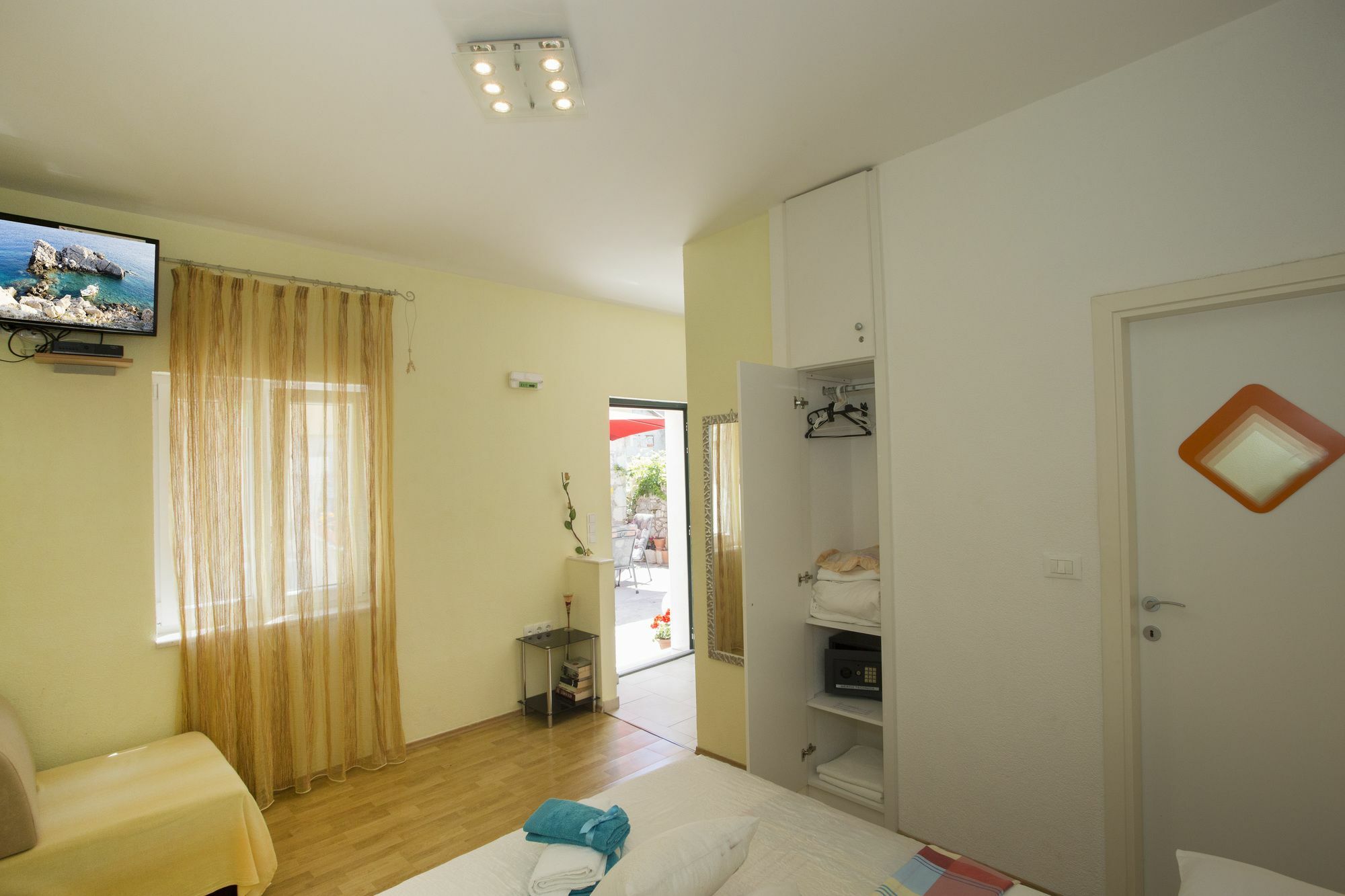 Apartment Central Old Town With Private Indoor Garage Parking Split Exterior photo