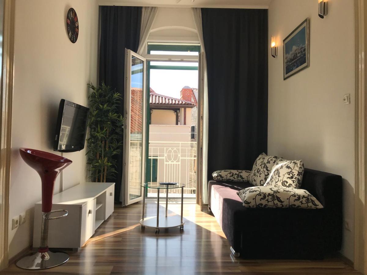 Apartment Central Old Town With Private Indoor Garage Parking Split Exterior photo